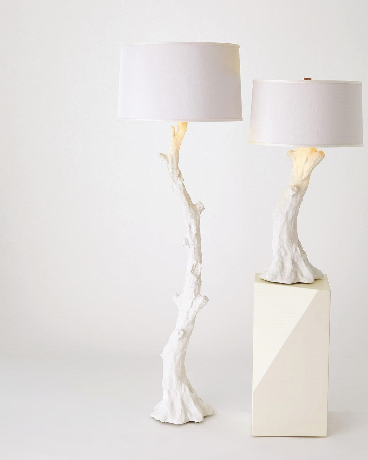 FAUX BOIS FLOOR LAMP-WHITE